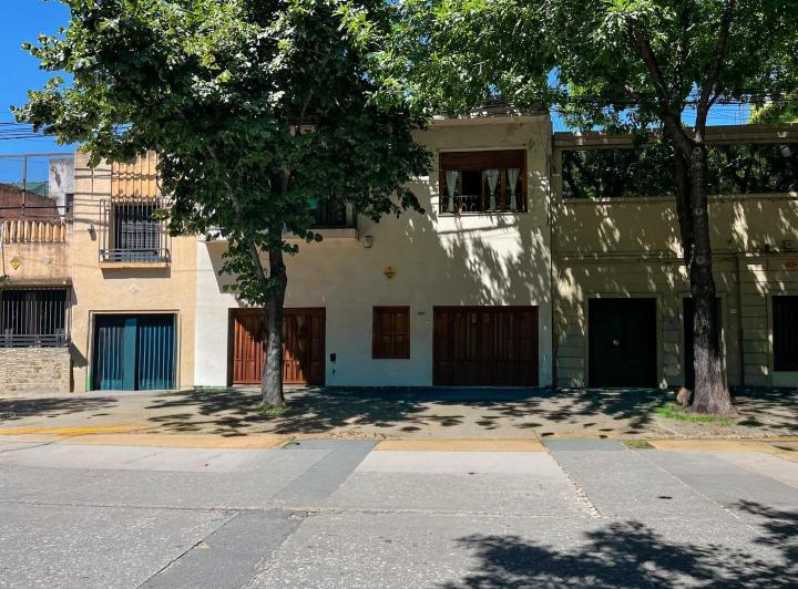 Casa · 300m² · 5 Ambientes · 1 Cochera