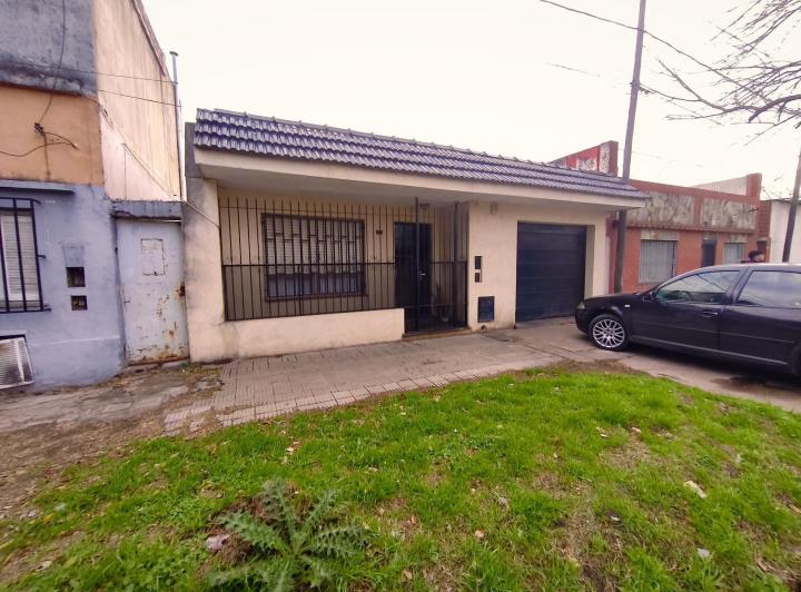 Casa · 180m² · 4 Ambientes · 2 Cocheras