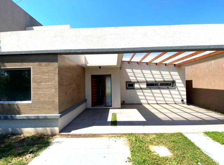 Casa · 79ha · 3 Ambientes · 2 Cocheras