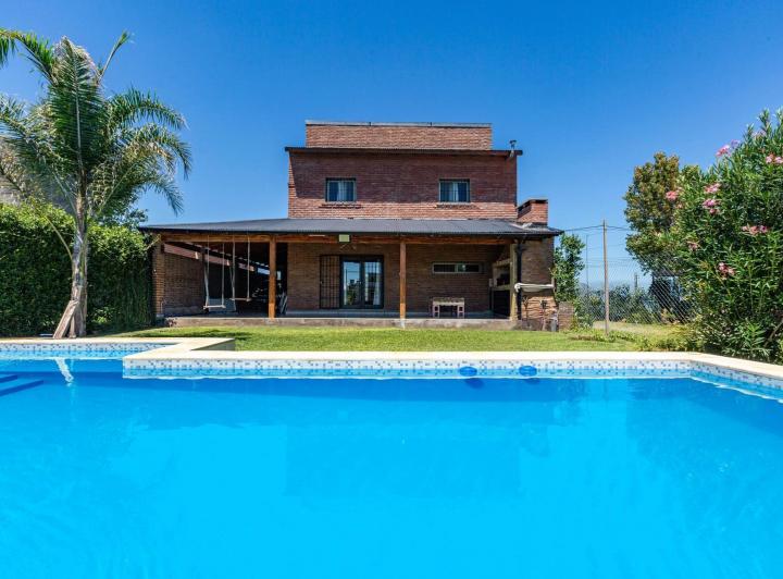 Casa · 202m² · 6 Ambientes · 2 Cocheras