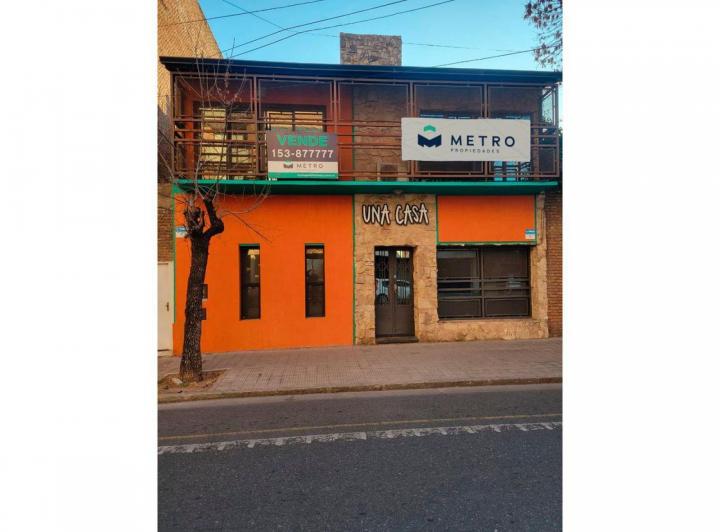 Casa · 338m² · 8 Ambientes · 1 Cochera