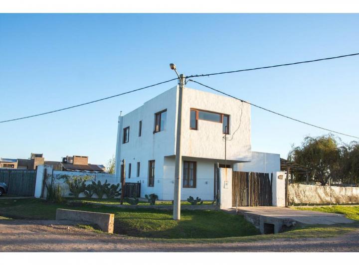 Casa · 200m² · 5 Ambientes · 2 Cocheras