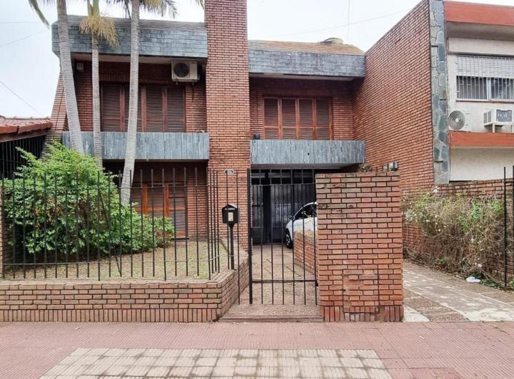 Casa · 397m² · 4 Ambientes · 2 Cocheras