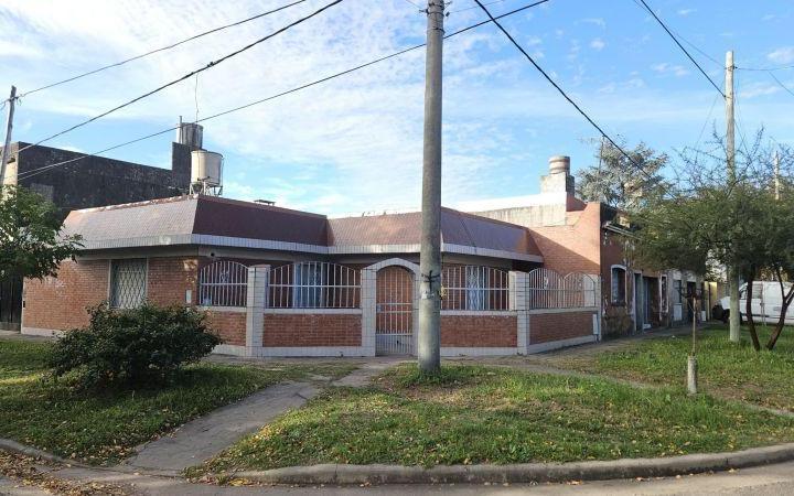 Casa · 2 Dormitorios · 1 Cochera