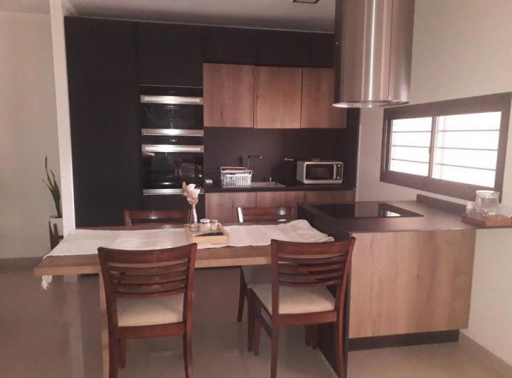 Casa · 100m² · 6 Ambientes · 1 Cochera