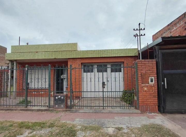 Casa · 690m² · 4 Ambientes · 2 Cocheras