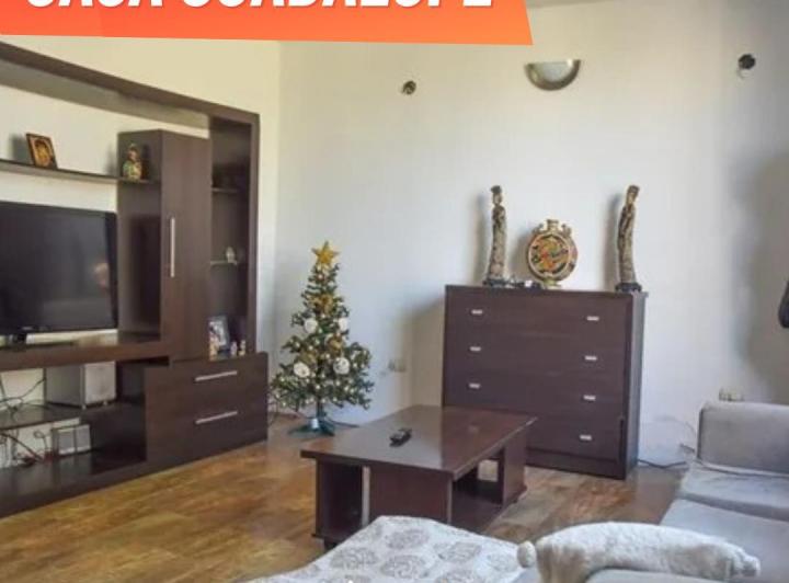 Casa · 1m² · 8 Ambientes · 2 Cocheras