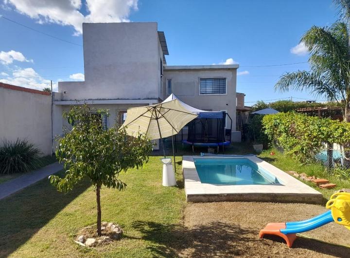 Casa · 100m² · 4 Ambientes · 2 Cocheras
