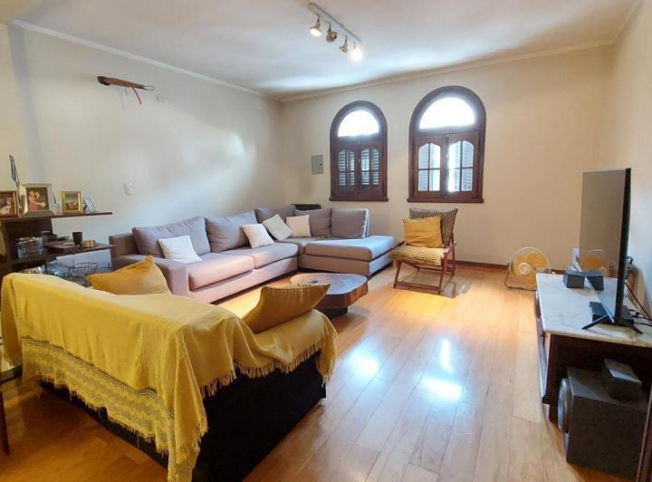 Casa · 300m² · 4 Ambientes · 1 Cochera