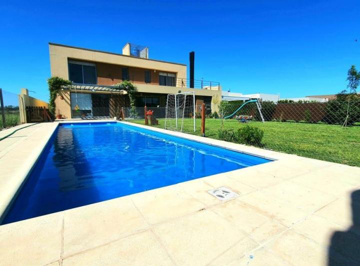 Casa · 244m² · 3 Ambientes