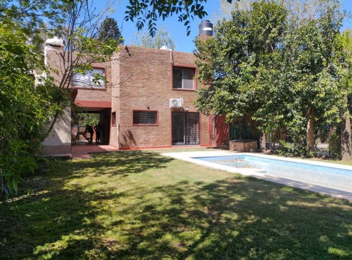 Casa · 150m² · 4 Ambientes · 2 Cocheras