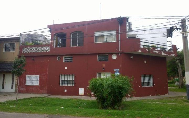 Casa · 245m² · 4 Dormitorios · 1 Cochera