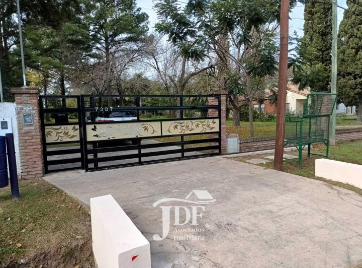 Casa · 240m² · 5 Ambientes · 1 Cochera