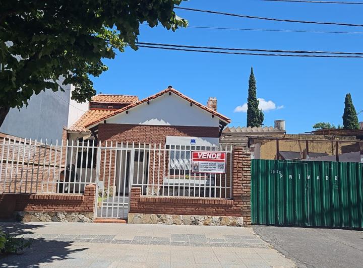 Casa · 1000m² · 6 Ambientes · 55 Cocheras