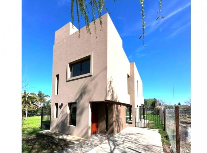 Casa · 103m² · 3 Ambientes · 1 Cochera
