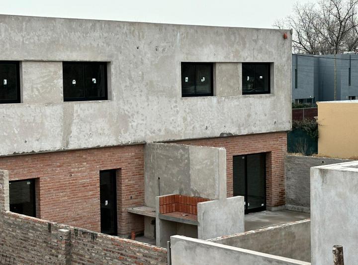 Casa · 92m² · 4 Ambientes · 1 Cochera