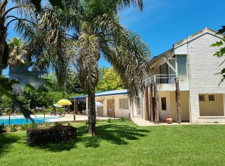Casa · 280m² · 4 Ambientes · 2 Cocheras