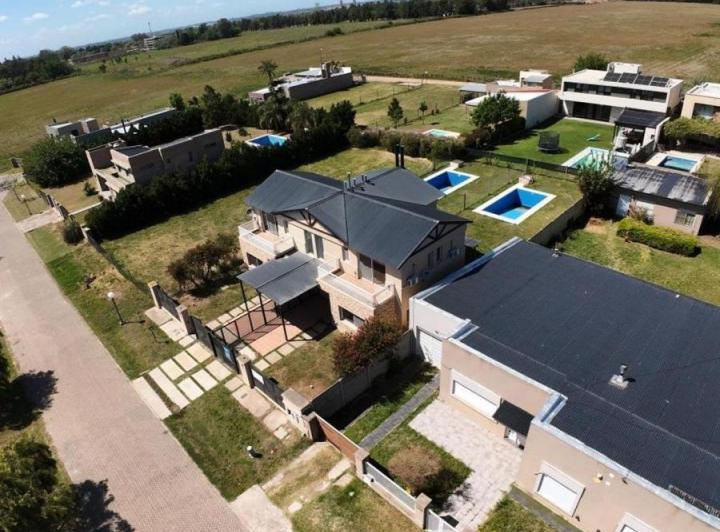 Casa · 111m² · 7 Ambientes · 2 Cocheras