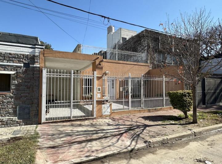 Casa · 143m² · 4 Ambientes · 2 Cocheras