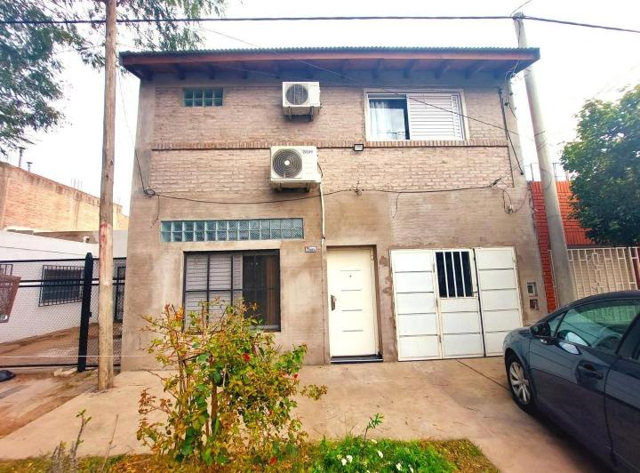 Casa · 210m² · 5 Ambientes · 1 Cochera