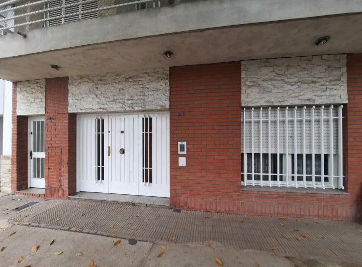 Casa · 220m² · 2 Dormitorios · 1 Cochera