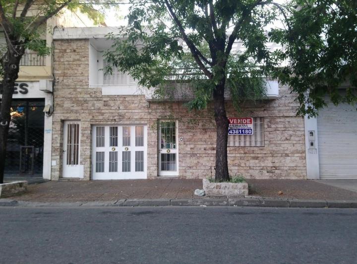 Casa · 300m² · 5 Ambientes · 1 Cochera