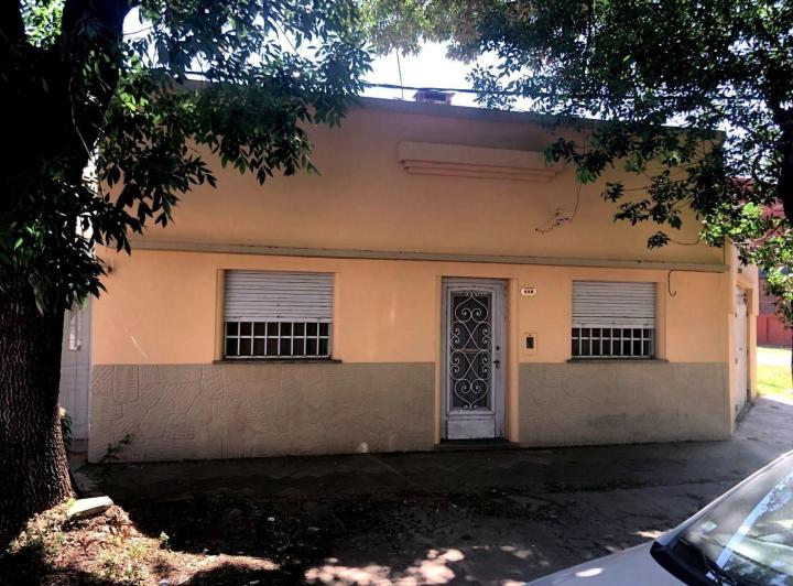 Casa · 95m² · 4 Ambientes · 2 Cocheras