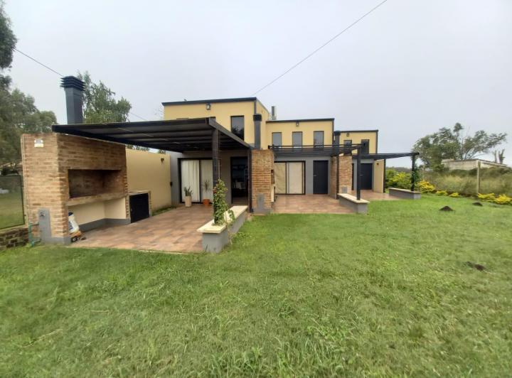Casa · 251m² · 7 Ambientes · 3 Cocheras