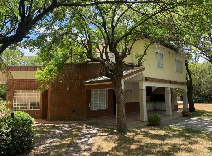 Casa · 308m² · 4 Dormitorios · 3 Cocheras