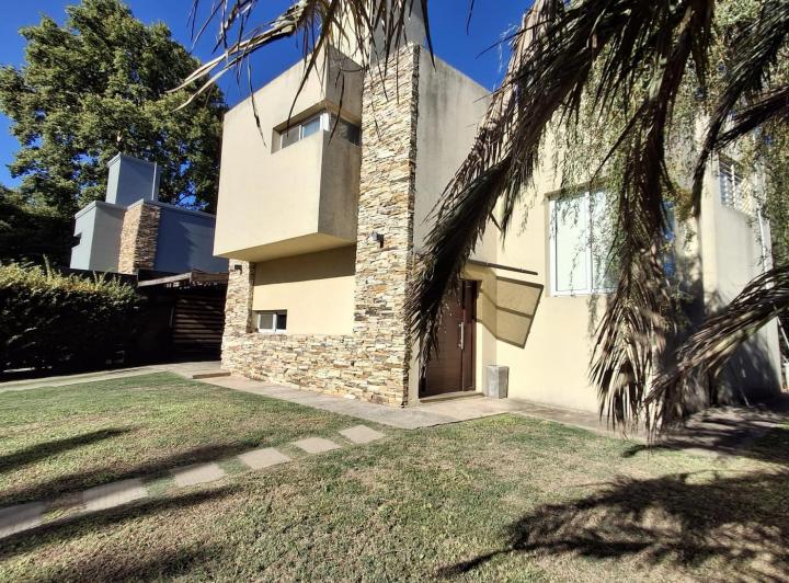 Casa · 160m² · 6 Ambientes · 1 Cochera