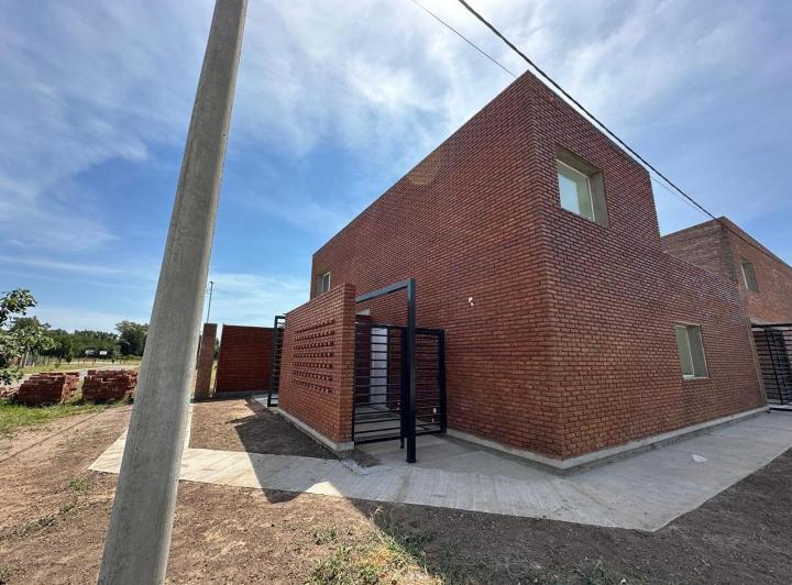 Casa · 110m² · 3 Ambientes · 3 Cocheras
