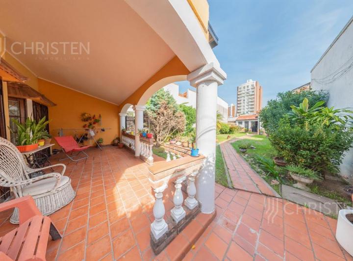 Casa · 288m² · 9 Ambientes · 2 Cocheras