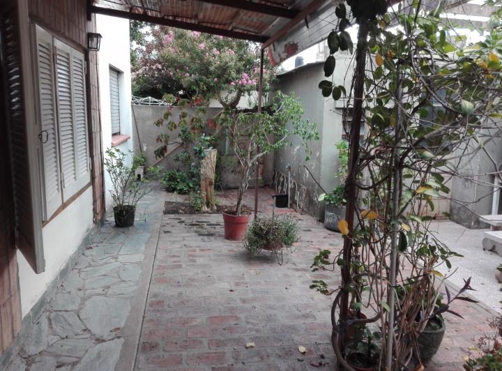 Casa · 210m² · 5 Ambientes · 2 Cocheras