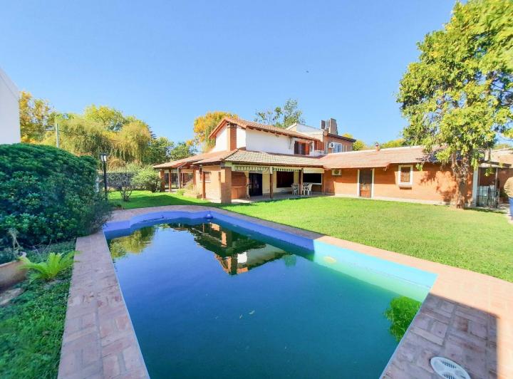Casa · 172m² · 4 Ambientes · 1 Cochera
