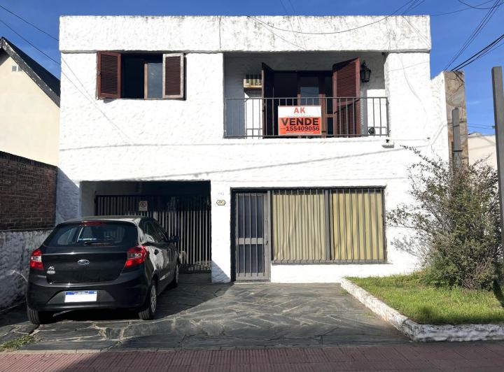 Casa · 315m² · 6 Ambientes · 3 Cocheras