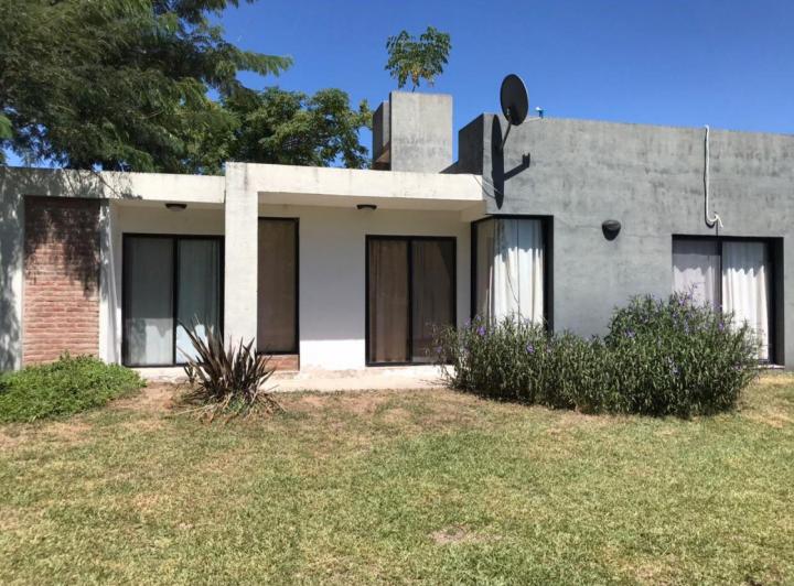 Casa · 100m² · 3 Ambientes · 2 Cocheras