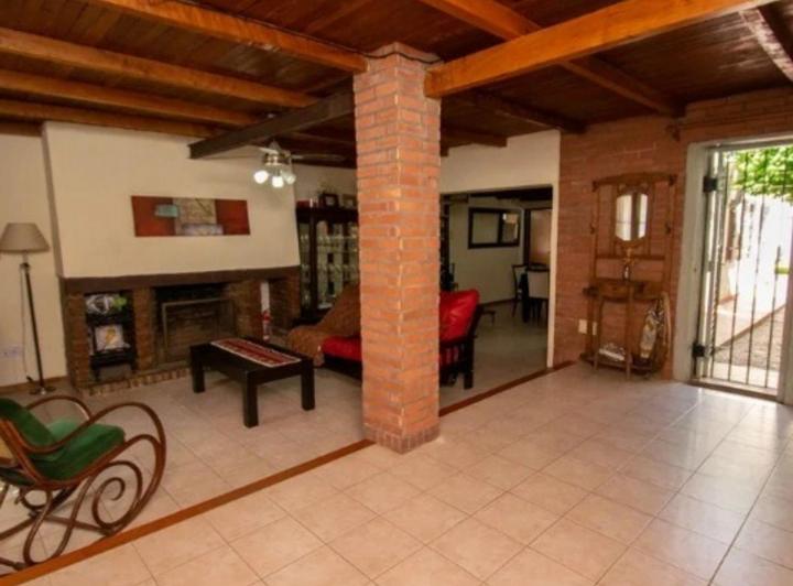 Casa · 180m² · 4 Ambientes · 2 Cocheras