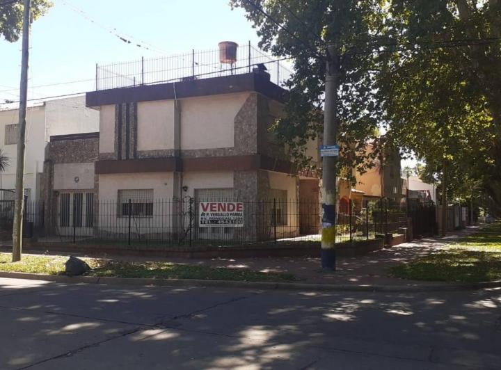 Casa · 170m² · 5 Ambientes · 1 Cochera