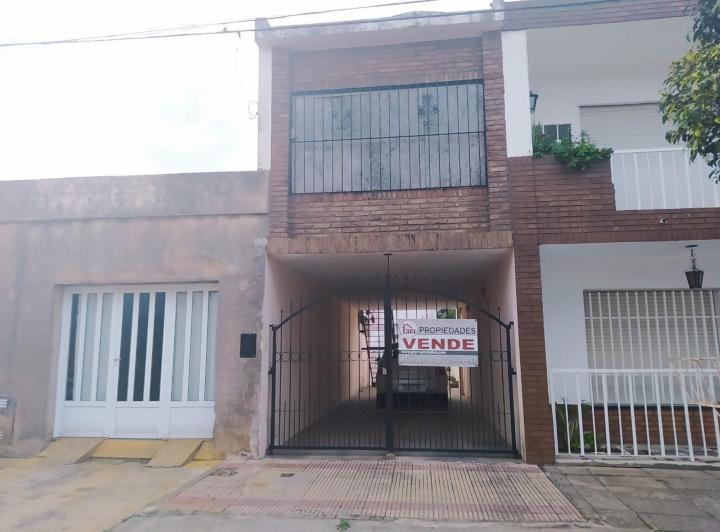 Casa · 160m² · 1 Ambiente · 4 Cocheras