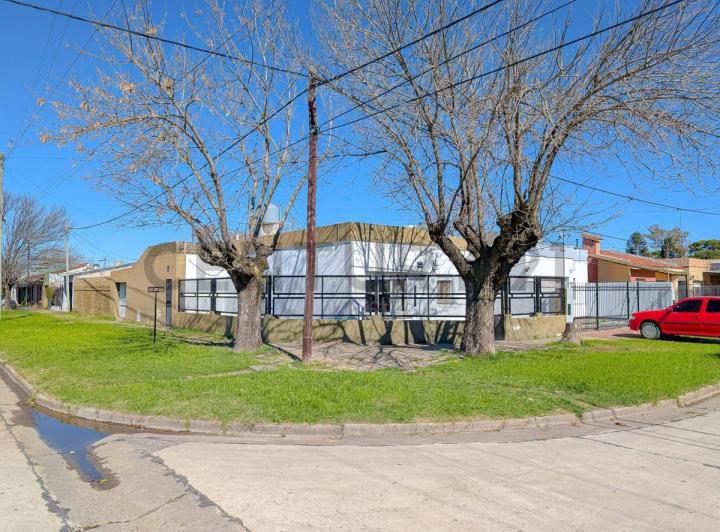 Casa · 121m² · 4 Ambientes · 1 Cochera