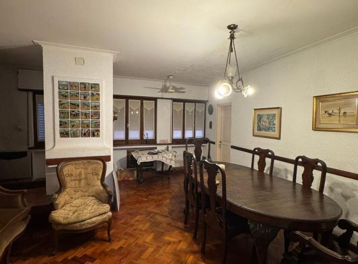 Casa · 300m² · 11 Ambientes · 1 Cochera