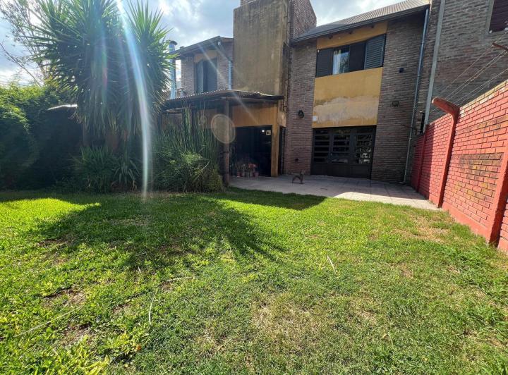 Casa · 148m² · 4 Ambientes · 2 Cocheras