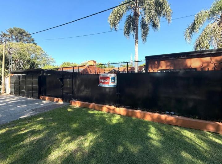 Casa · 322m² · 6 Ambientes · 2 Cocheras