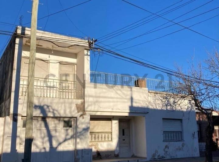 Casa · 129m² · 8 Ambientes · 1 Cochera