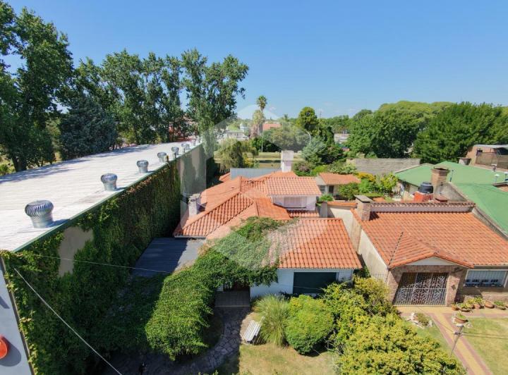 Casa · 280m² · 4 Dormitorios · 2 Cocheras
