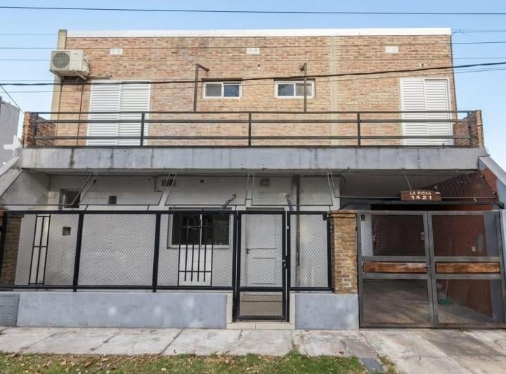 Casa · 168m² · 6 Ambientes · 3 Cocheras