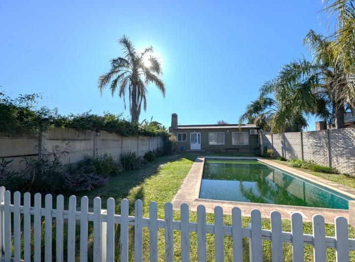 Casa · 245m² · 5 Ambientes · 2 Cocheras