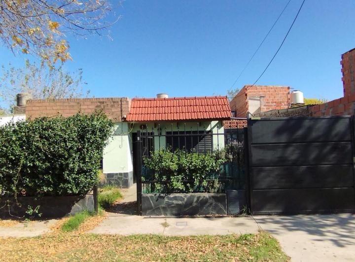 Casa · 220m² · 2 Dormitorios · 2 Cocheras