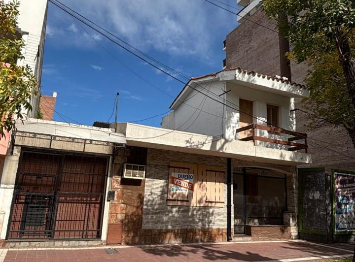 Casa · 260m² · 8 Ambientes