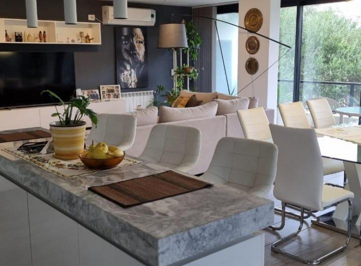 Departamento · 160m² · 4 Ambientes · 1 Cochera